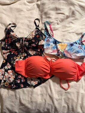 Lot of 3 swim tops sunset tanki 34d  Aq-wa Bando Coral